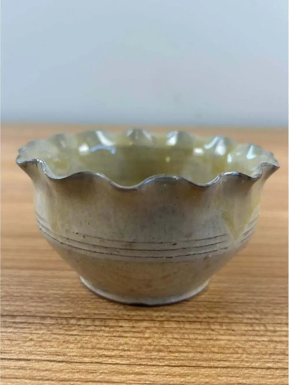 Old Sturbridge Village Pottery Mottle Glazed Ruffle Rim Bowl